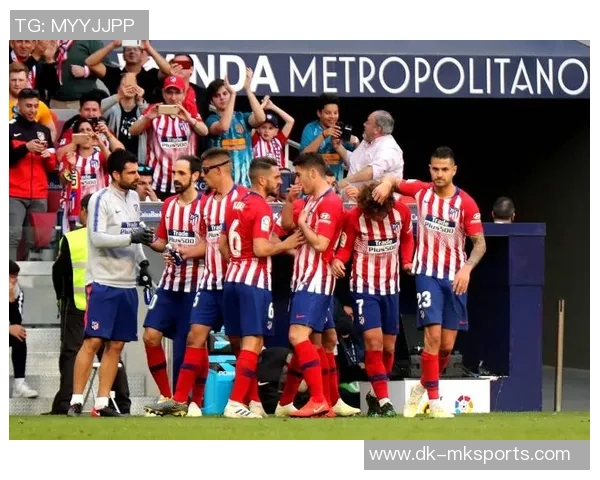 以世界足球顶级后腰为核心剖析球队攻防转换与中场掌控能力 以世界足球顶级后腰为核心剖析球队攻防转换与中场掌控能力