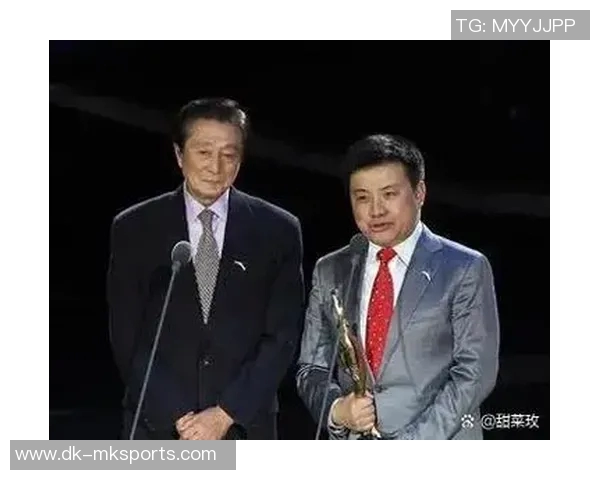 国足球星与排球联手打造运动跨界合作新篇章 共同助力体育文化融合与发展 国足球星与排球联手打造运动跨界合作新篇章 共同助力体育文化融合与发展